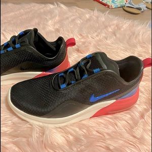 Nike Air max motion - sz 9.5 Womens